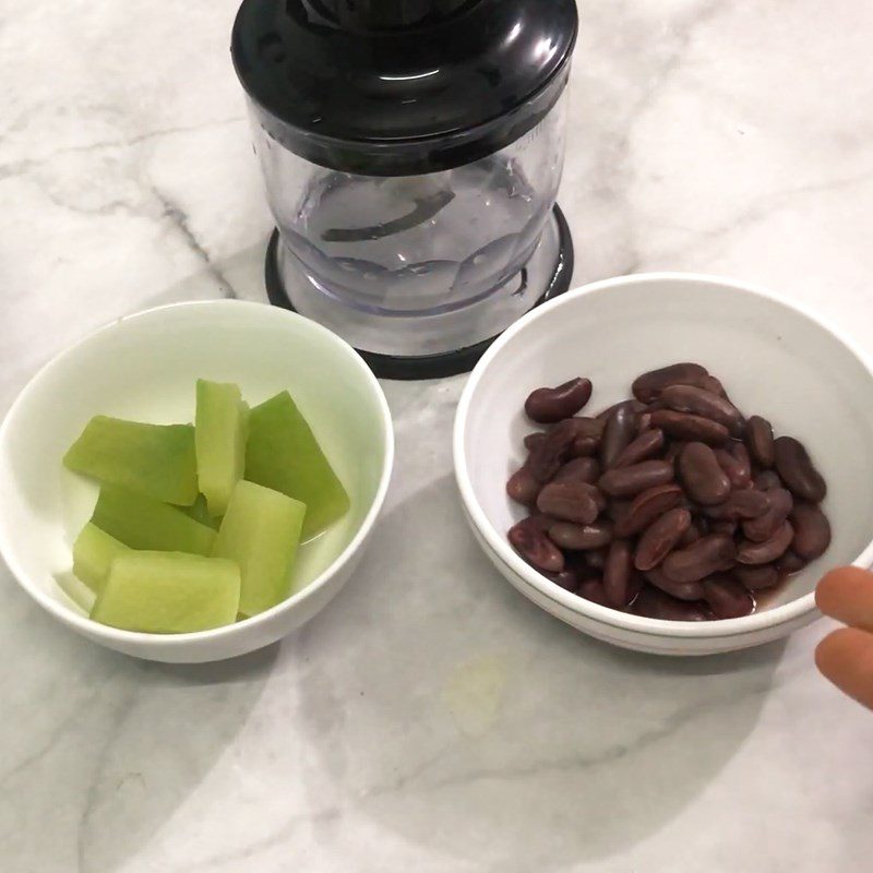 Step 1 Prepare red beans and green squash Red bean porridge with pork and green squash