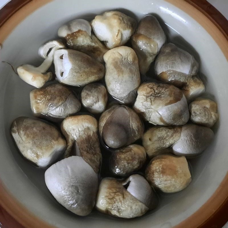 Step 1 Prepare the tofu and straw mushrooms Steamed Tofu with Mushrooms