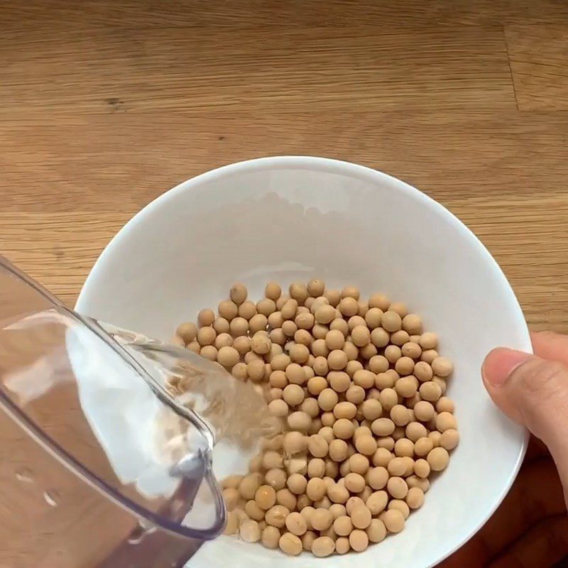 Step 1 Prepare the soybeans for Soybean Pudding with Coconut Milk