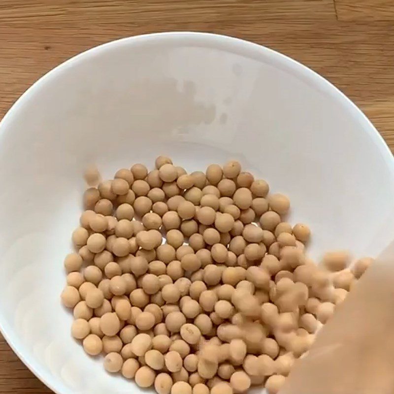 Step 1 Prepare the soybeans for Soybean Pudding with Coconut Milk