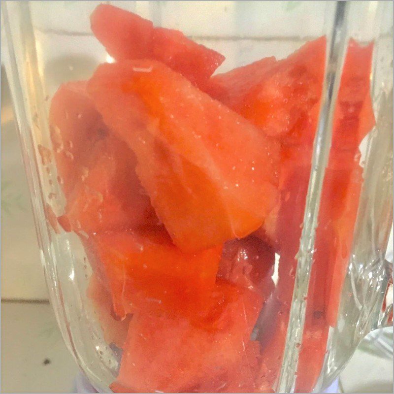 Step 1 Prepare the watermelon Milk watermelon jelly (recipe shared by a user)