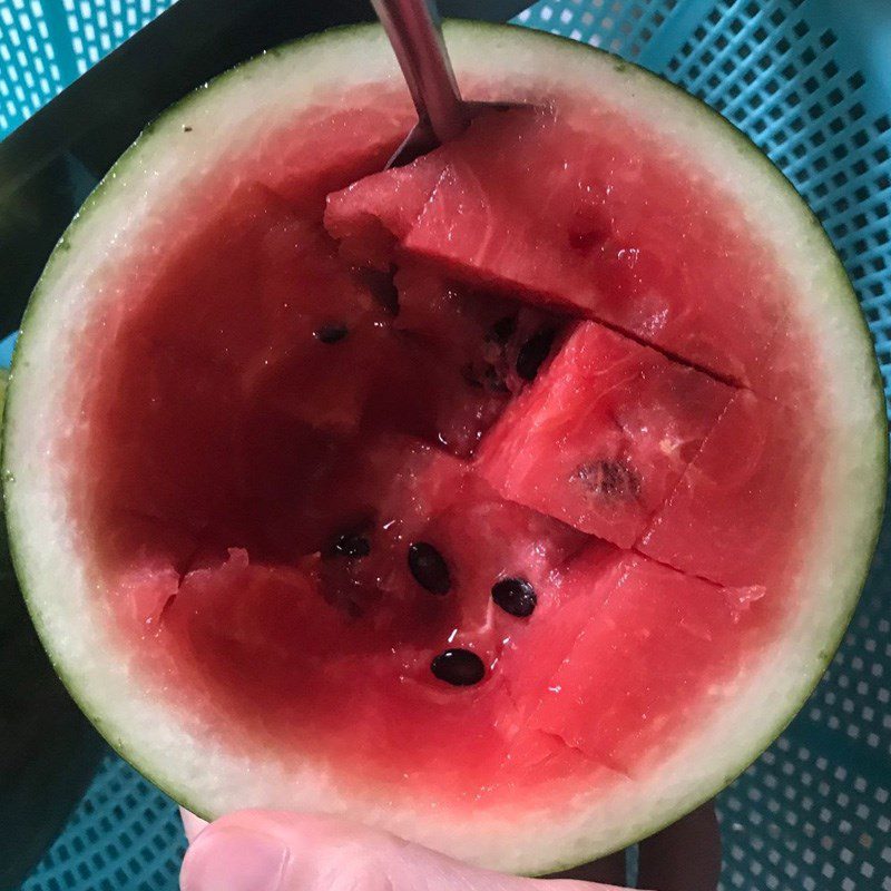 Step 1 Prepare the watermelon Watermelon Jelly (recipe shared by a user)