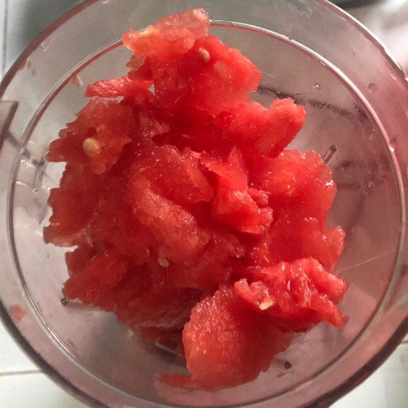 Step 1 Prepare the watermelon Watermelon Jelly (recipe shared by a user)