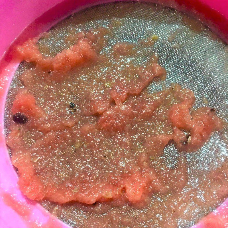 Step 1 Prepare the watermelon Milk watermelon jelly (recipe shared by a user)