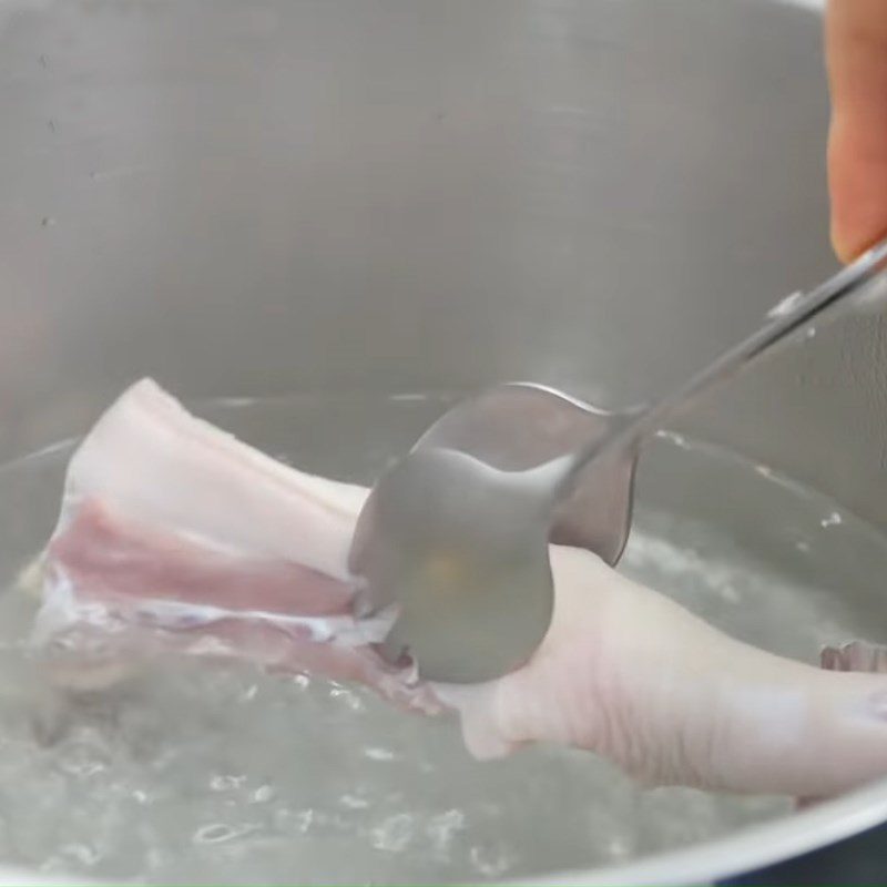 Step 1 Prepare the Pork Tail Grilled Pork Tail with Salt and Chili