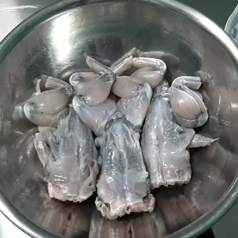 Step 1 Preliminary Processing of Frogs Dried Frogs