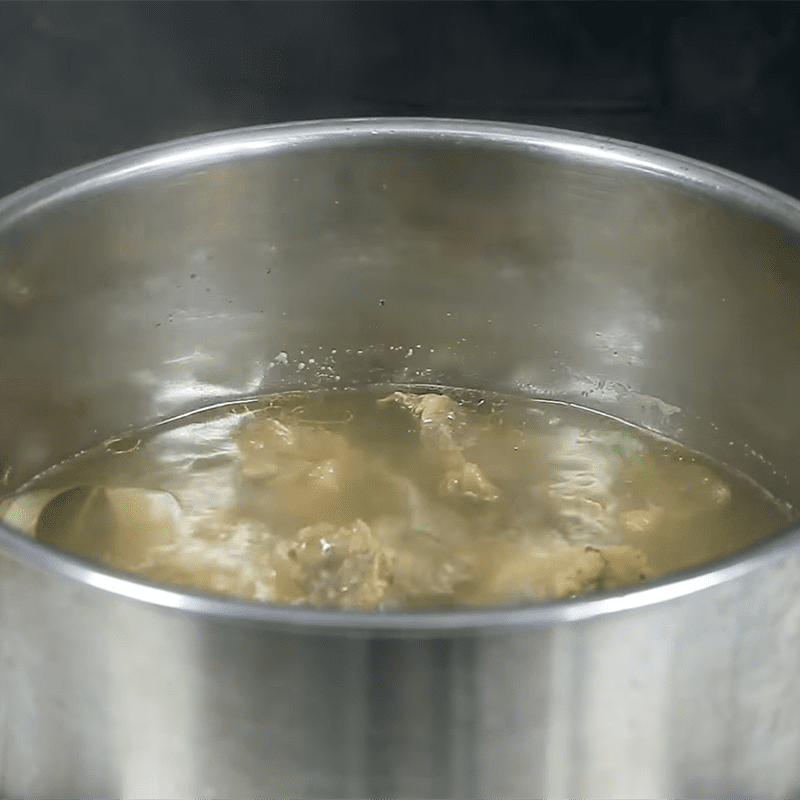 Step 1 Prepare beef tendon Beef tendon mixed with Thai sauce