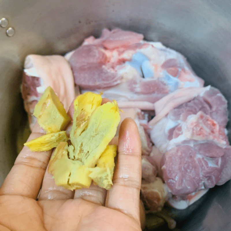 Step 1 Prepare the pork leg Pork leg stew with fig