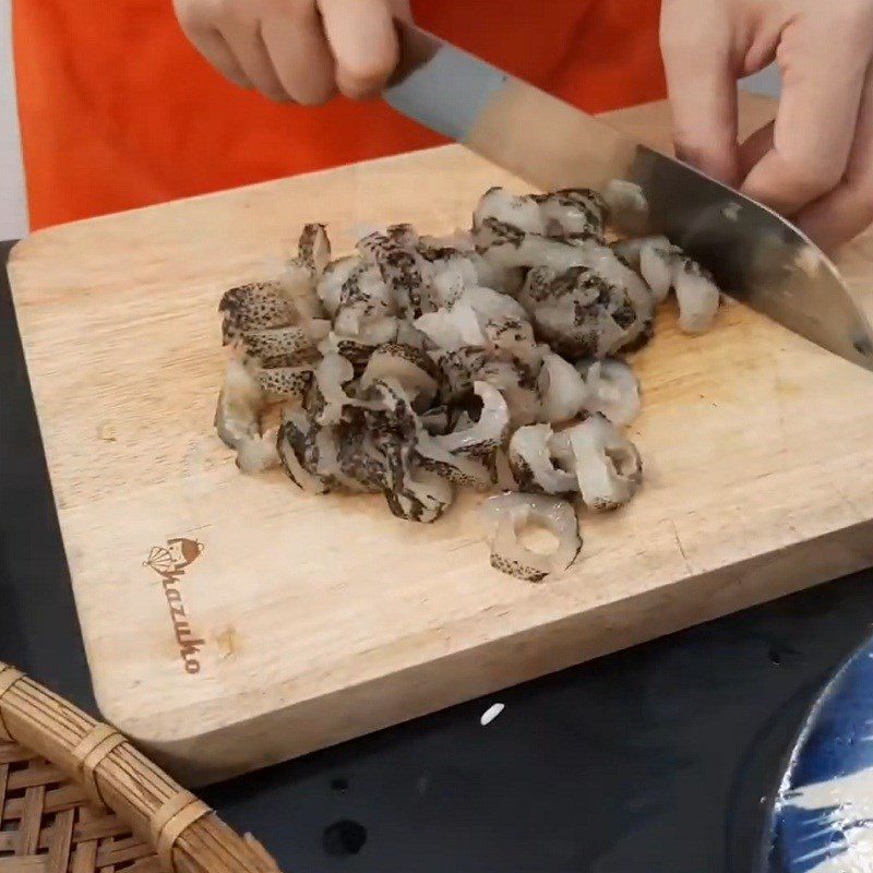 Step 2 Prepare sea cucumber Minced meat sea cucumber porridge