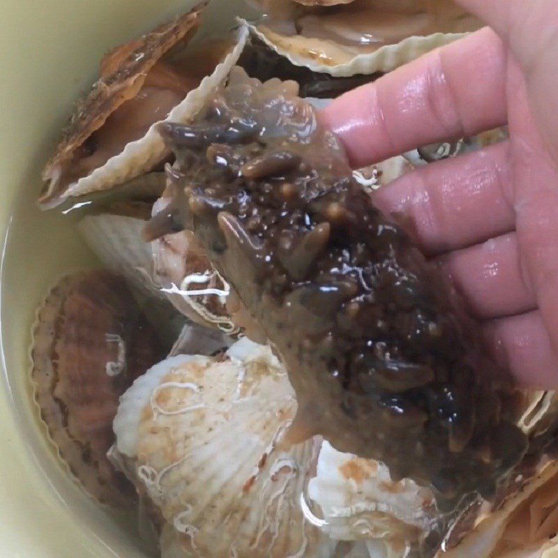 Step 2 Prepare the sea cucumber Sea cucumber porridge with scallops