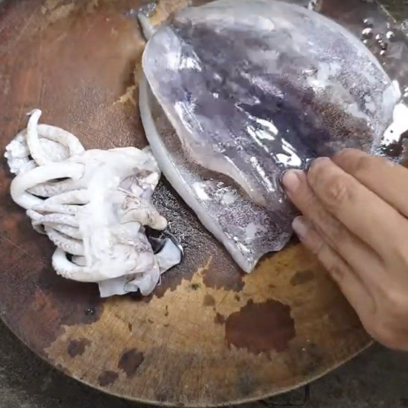 Step 1 Pre-process seafood for Dry Noodle Soup