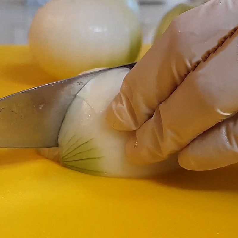 Step 1 Prepare the onion Onion juice