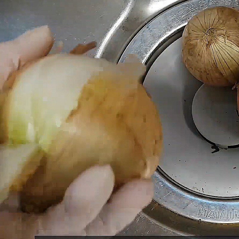 Step 1 Prepare the onion Onion juice