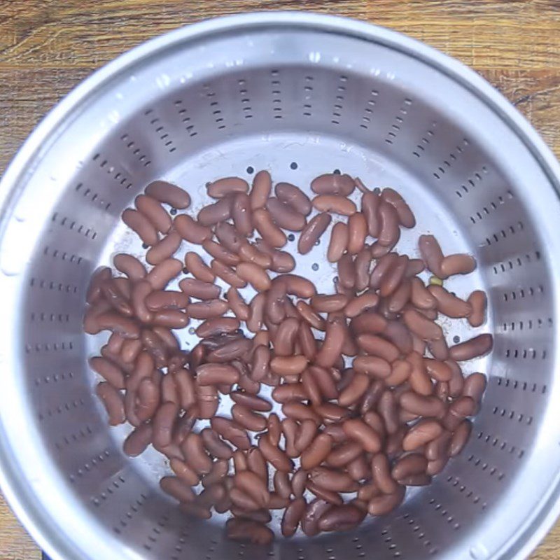 Step 3 Prepare, steam, and blend red beans Sea crab porridge with water spinach