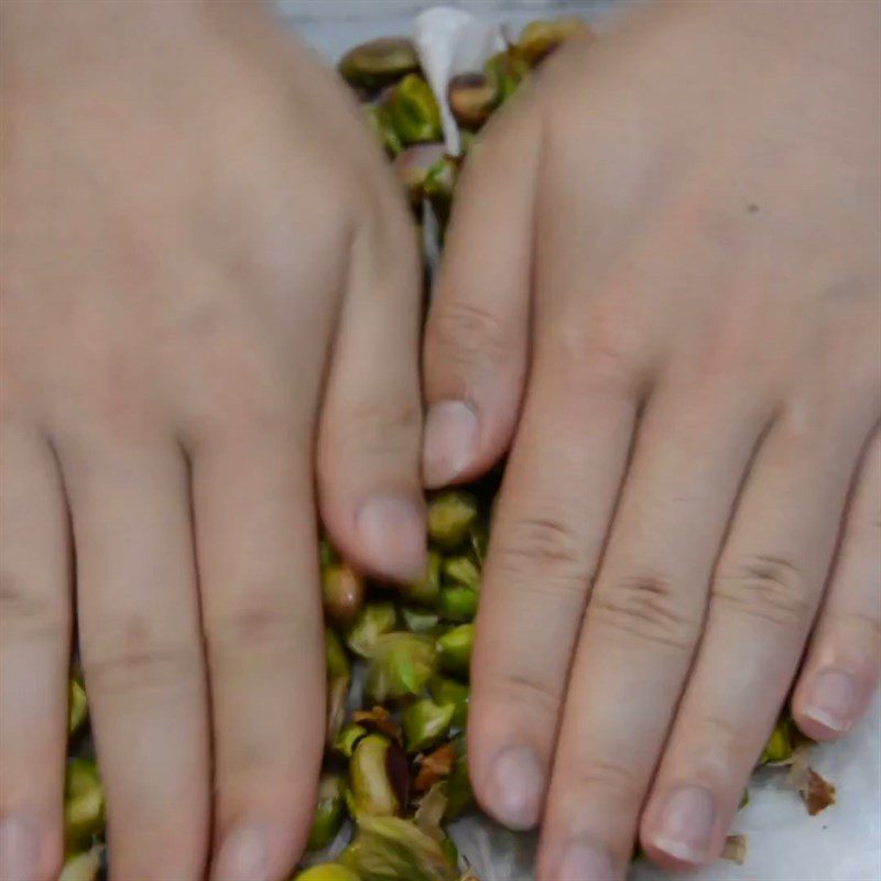 Step 1 Prepare the pistachios for Pistachio Ice Cream