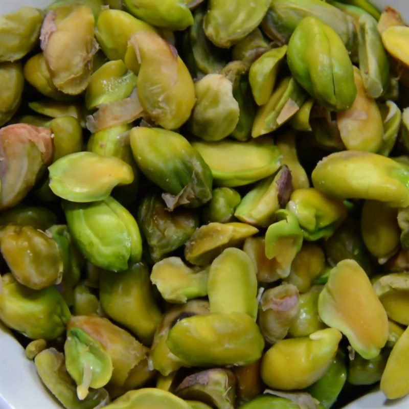 Step 1 Prepare the pistachios for Pistachio Ice Cream
