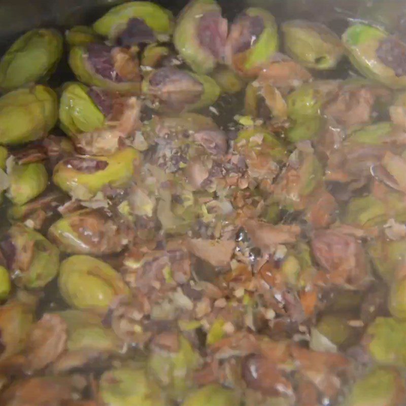 Step 1 Prepare the pistachios for Pistachio Ice Cream