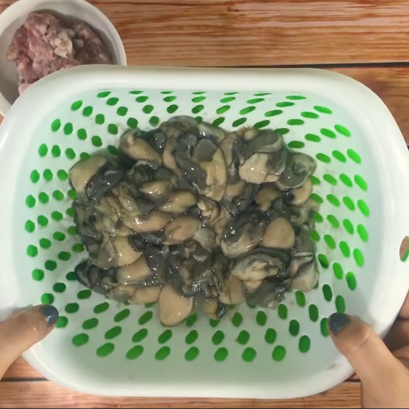 Step 1 Prepare the minced oyster meat