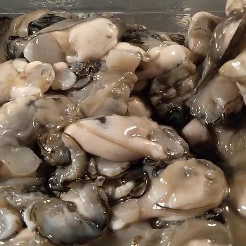 Step 1 Prepare the oysters Sweet and Sour Stir-fried Oysters
