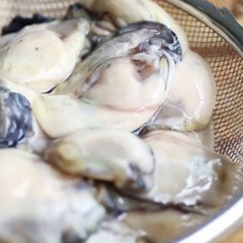 Step 1 Prepare the oysters Sweet and Sour Stir-fried Oysters