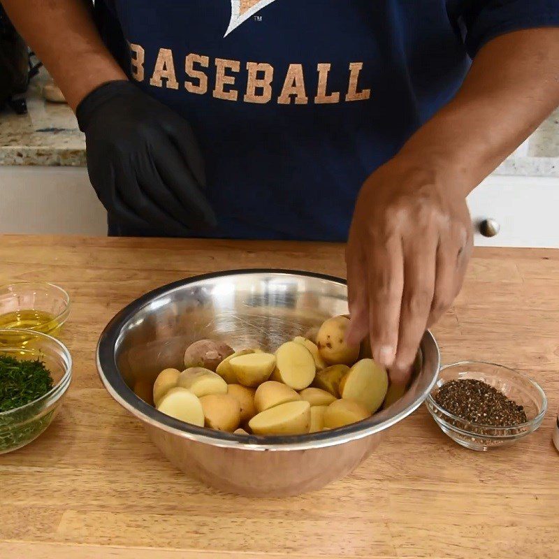 Step 1 Preparing the Potatoes for Salted Baked Potatoes Using an Air Fryer