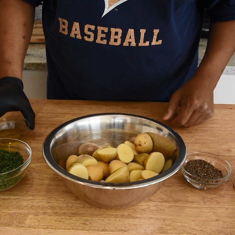 Step 1 Preparing the Potatoes for Salted Baked Potatoes Using an Air Fryer