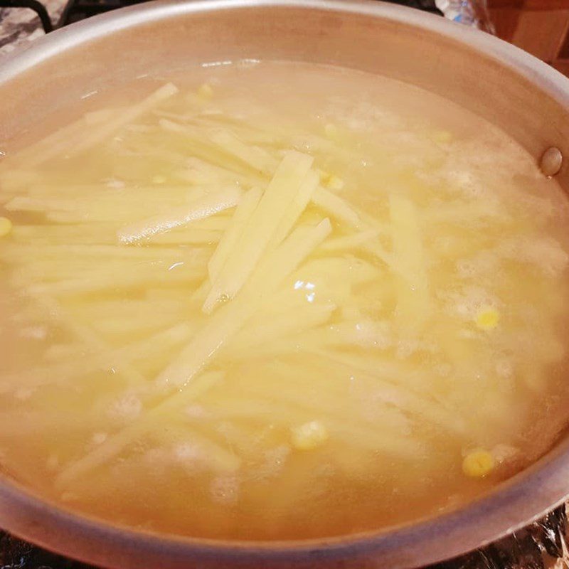 Step 1 Prepare the potatoes and corn Fried corn potato cake