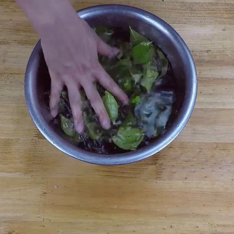 Step 1 Prepare the tea leaves for Green Tea