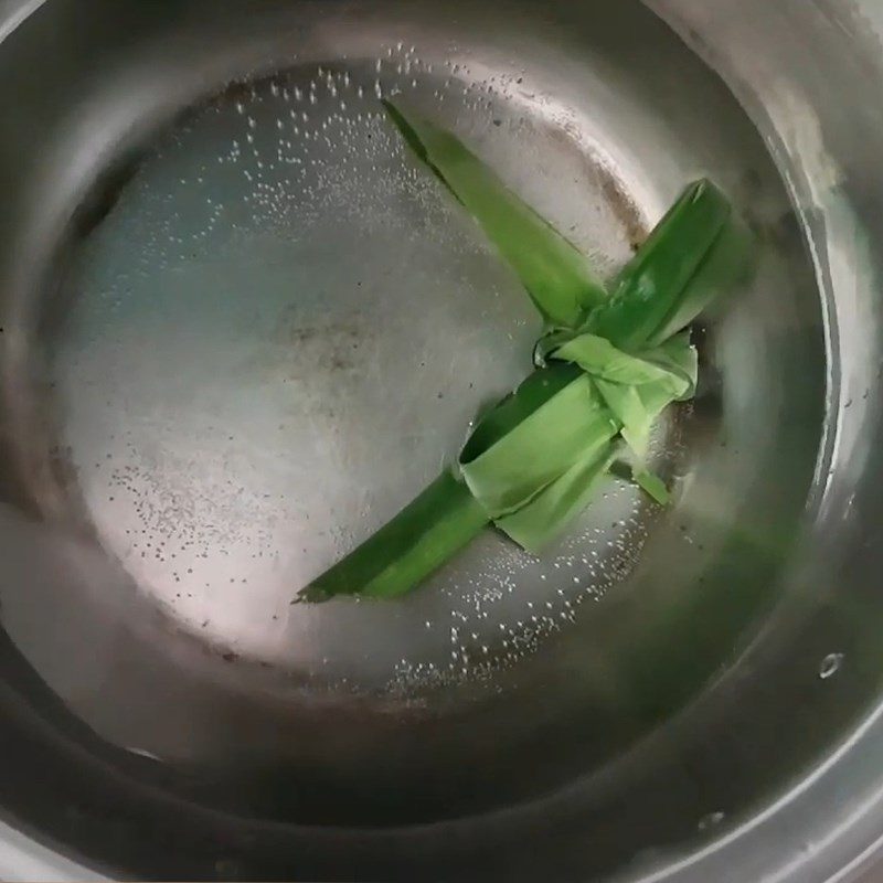 Step 1 Prepare the pandan leaves for pandan milk tea with tapioca pearls