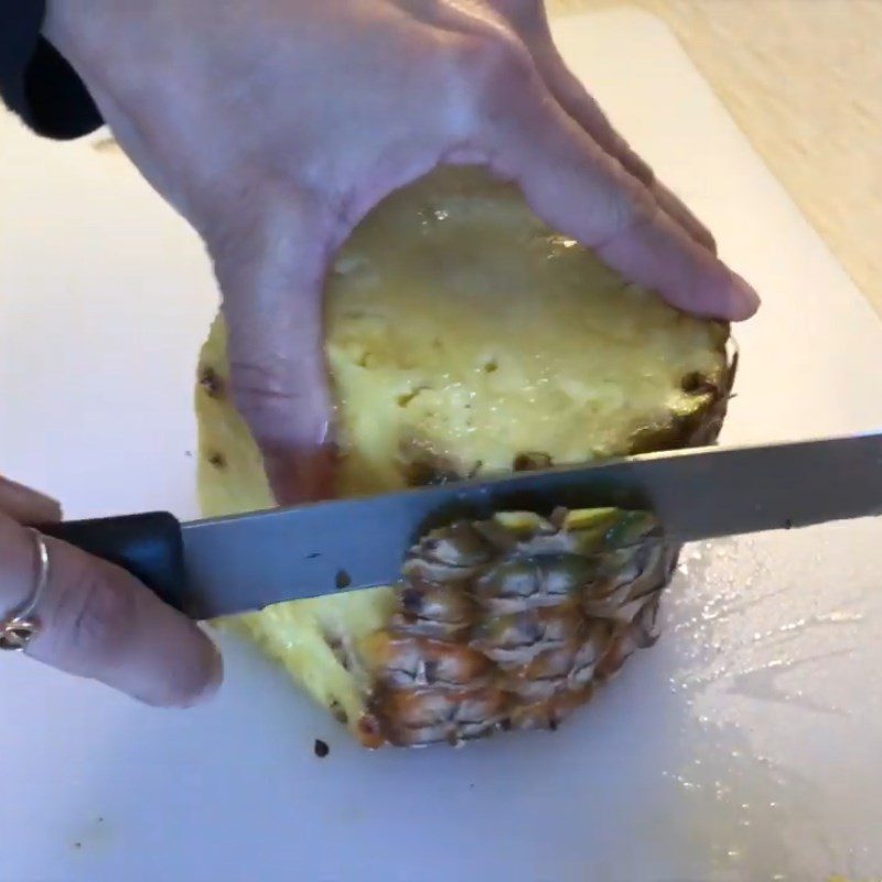 Step 1 Prepare the pear and pineapple for Pineapple Pear Juice