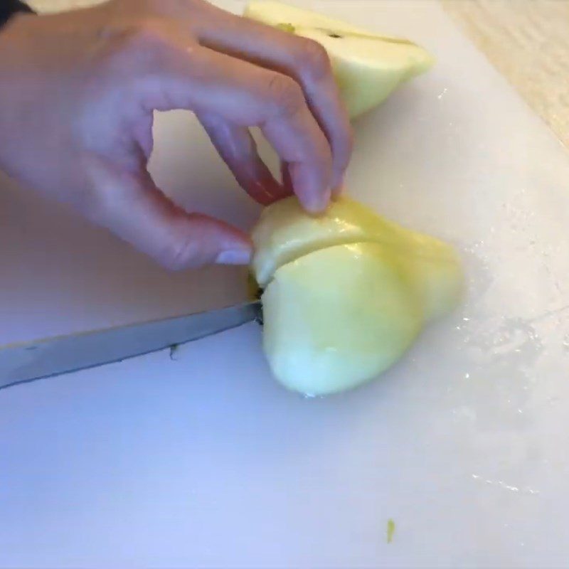 Step 1 Prepare the pear and pineapple for Pineapple Pear Juice