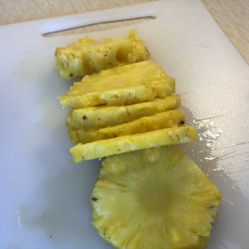 Step 1 Prepare the pear and pineapple for Pineapple Pear Juice