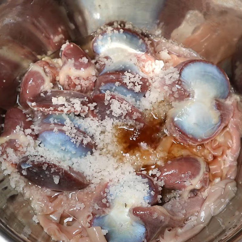 Step 1 Prepare duck intestines Stir-fried duck intestines with gourd and water mimosa