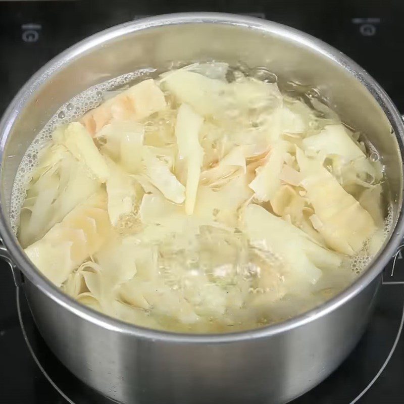 Step 1 Prepare bamboo shoots for Beef Bamboo Shoot Salad