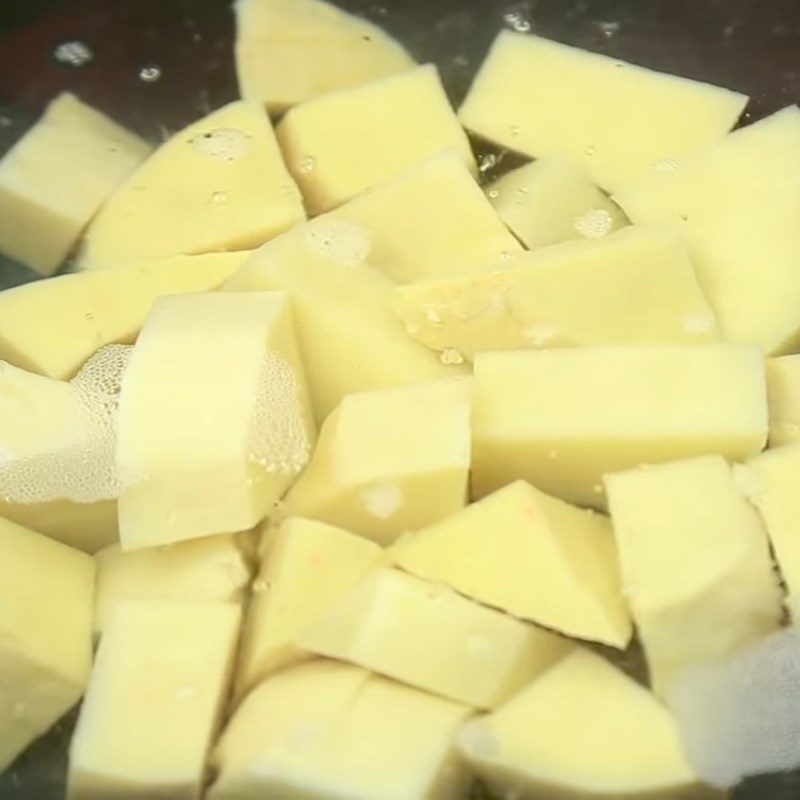 Step 2 Prepare bamboo shoots and other ingredients for spicy beef tendon hot pot