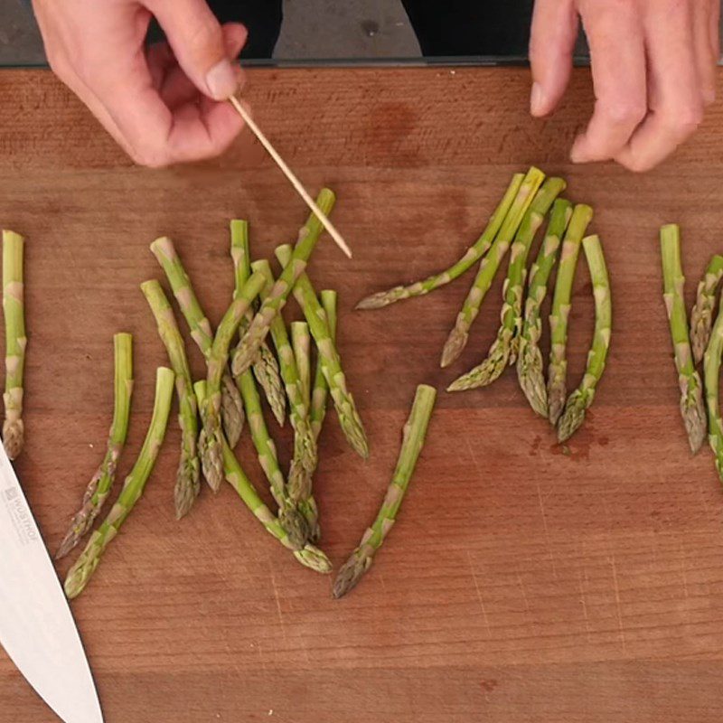Step 2 Prepare asparagus for honey grilled lamb ribs