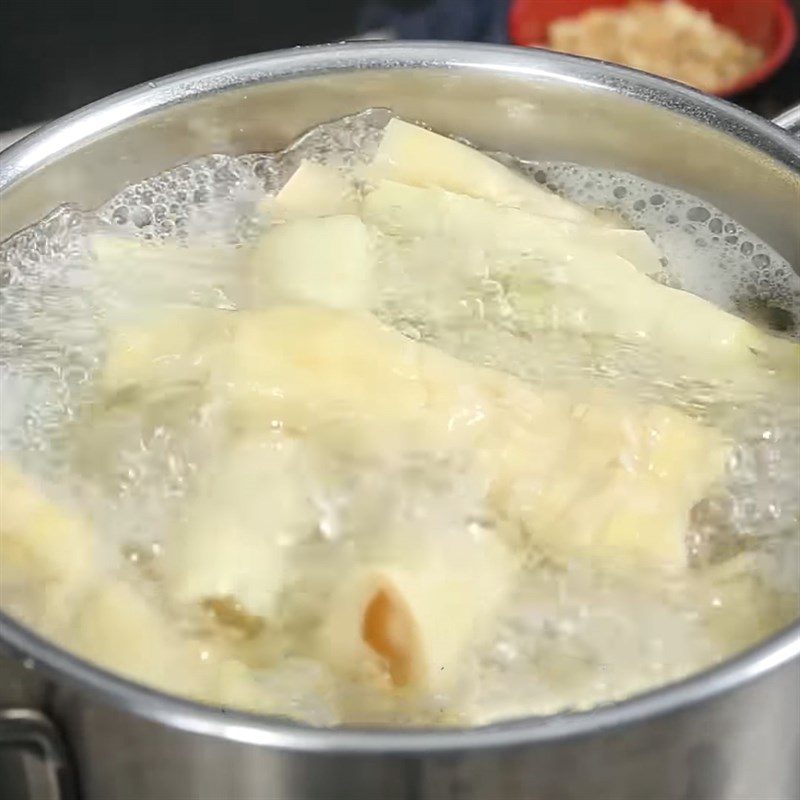 Step 1 Prepare bamboo shoots for Beef Bamboo Shoot Salad
