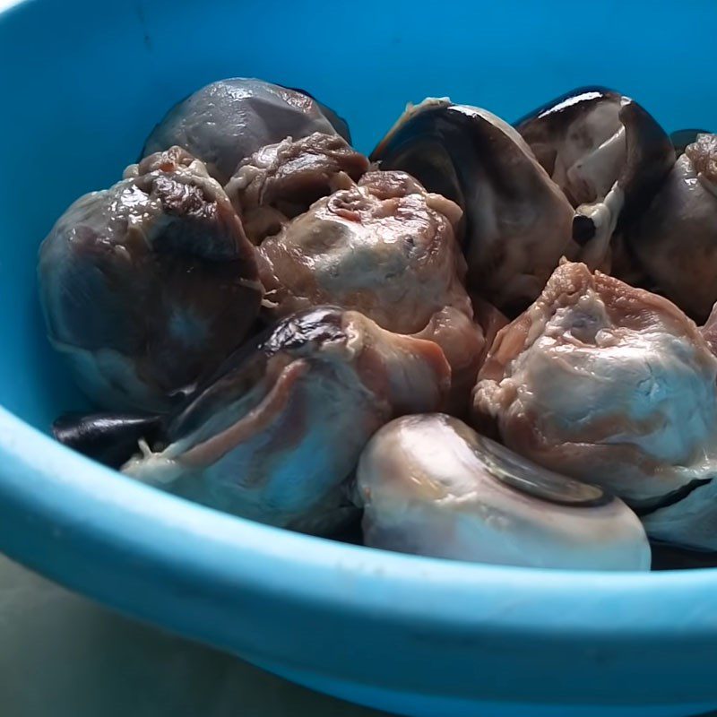 Step 1 Prepare the Tuna Eyes Tuna Eye Soup with Traditional Medicine