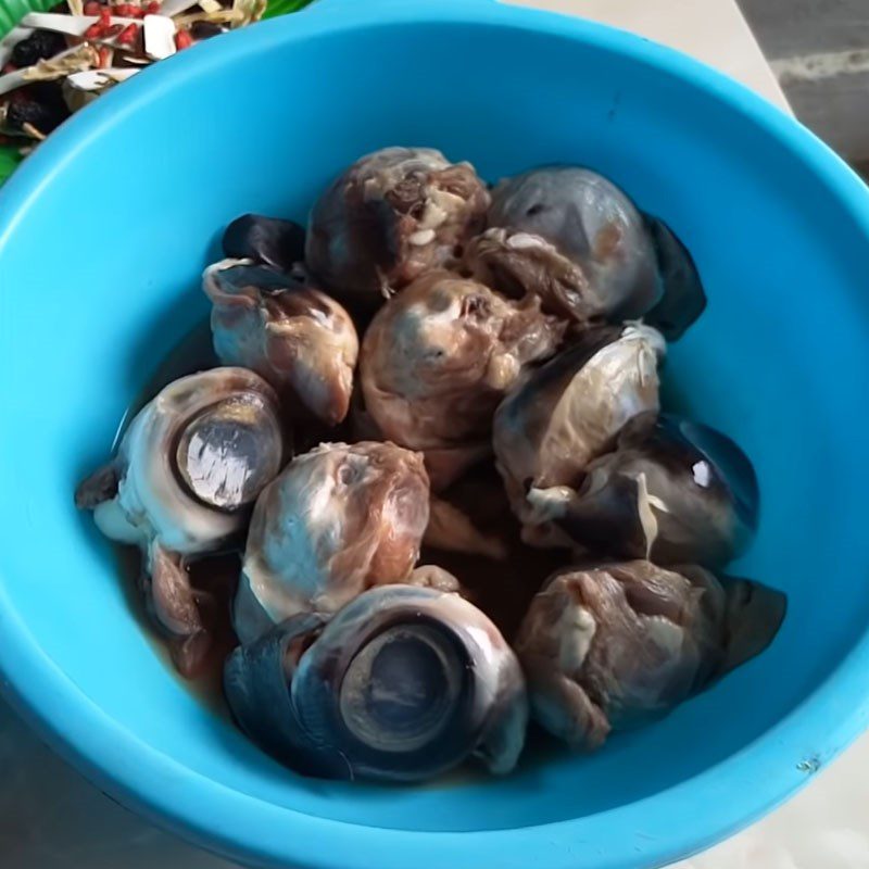 Step 1 Prepare the Tuna Eyes Tuna Eye Soup with Traditional Medicine