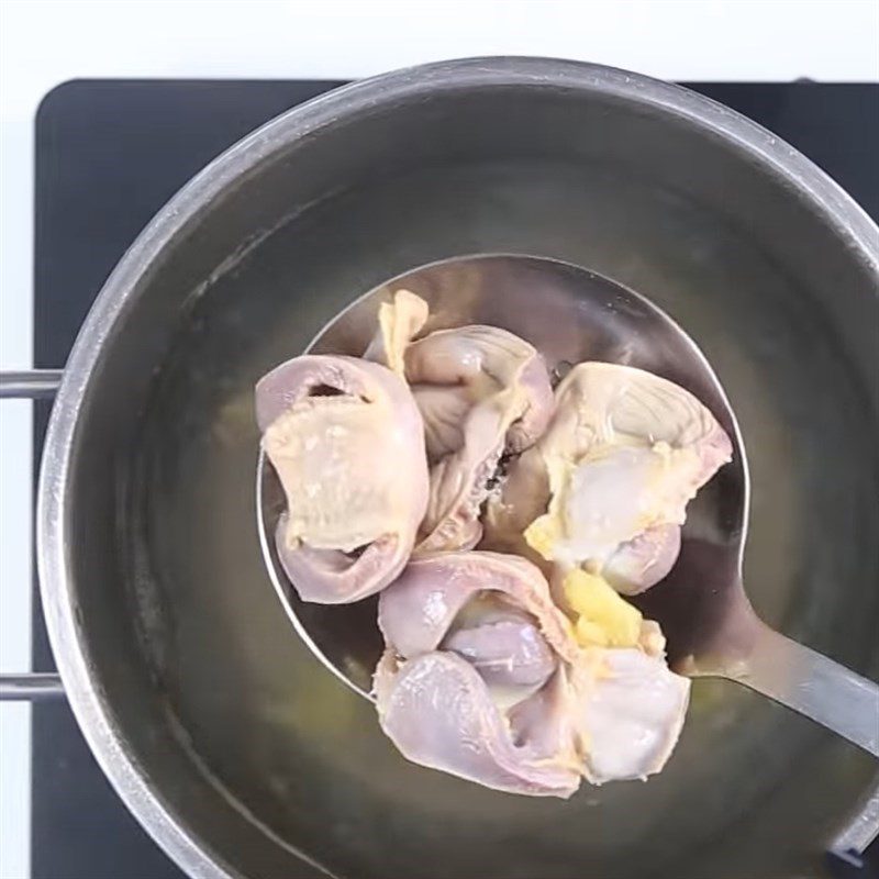 Step 1 Prepare the chicken gizzards Spicy Chicken Gizzards Stir-fry