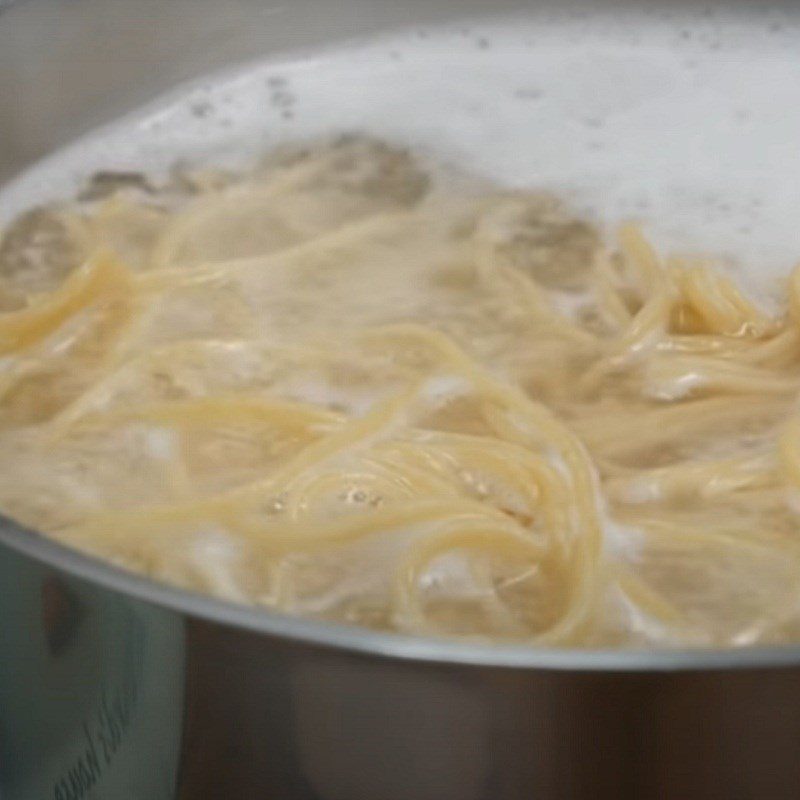 Step 2 Prepare the noodles Spicy chicken stir-fried noodles