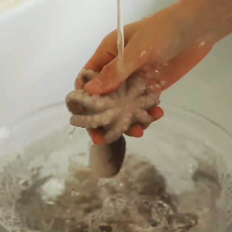 Step 1 Preparing octopus for Spaghetti Aglio e Olio with octopus