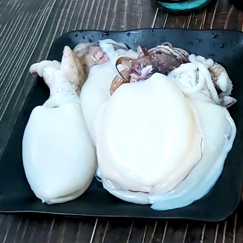 Step 1 Prepare squid Stir-fried Squid with Ginger and Onion