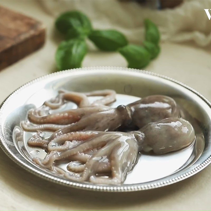 Step 1 Preparing octopus for Spaghetti Aglio e Olio with octopus