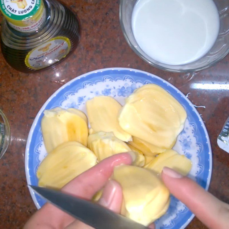 Step 1 Prepare Jackfruit Segments for Jackfruit Yogurt Smoothie