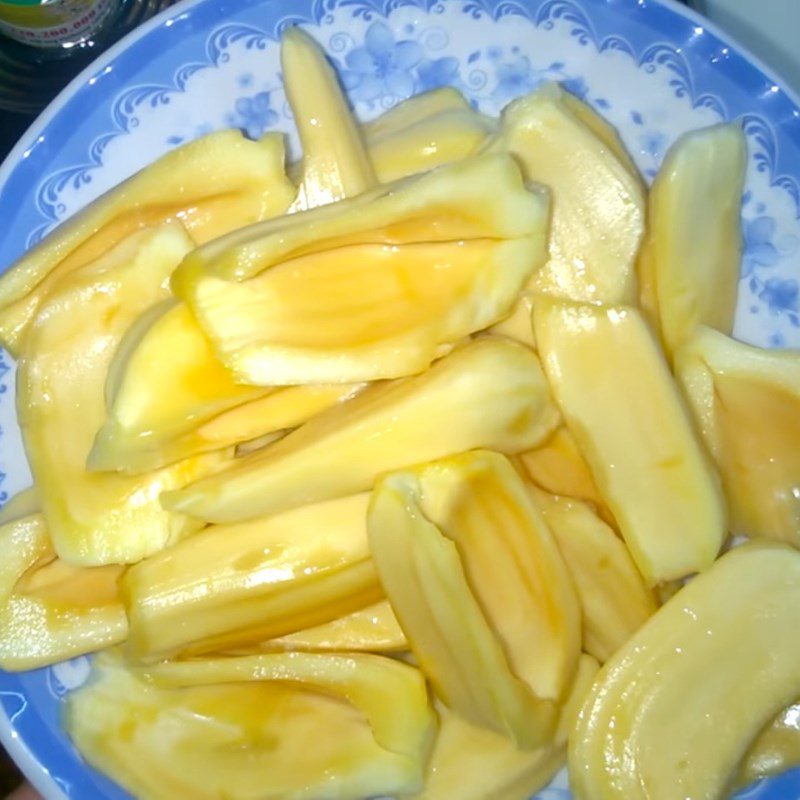 Step 1 Prepare Jackfruit Segments for Jackfruit Yogurt Smoothie