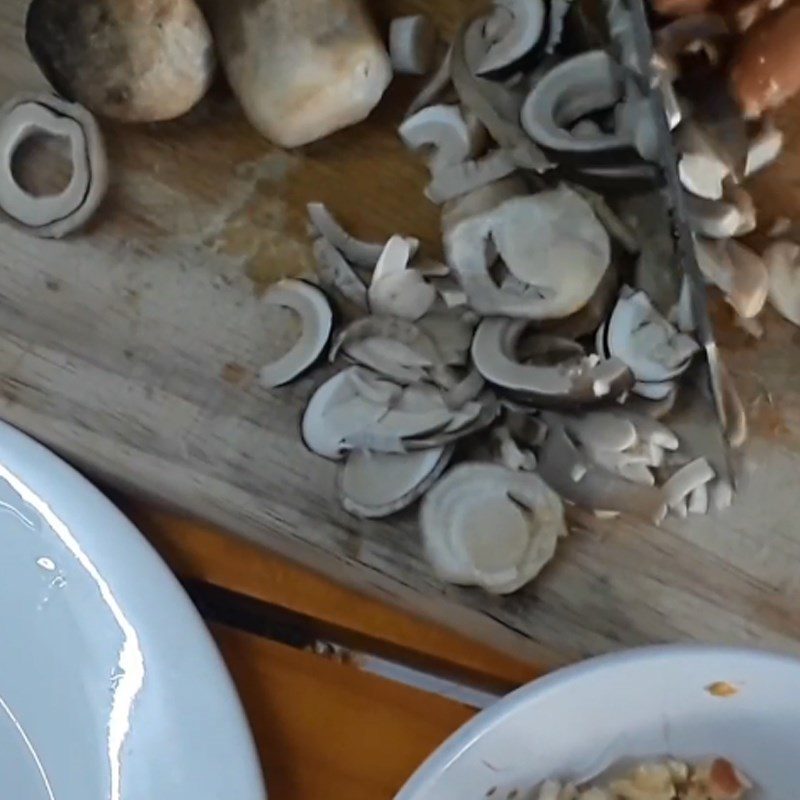 Step 2 Prepare the mushrooms Crab porridge with mushrooms