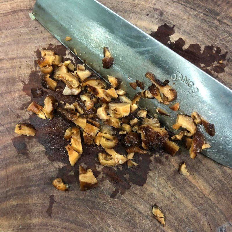 Step 2 Prepare mushrooms Savory Sticky Rice Vegetarian (Recipe shared by Tiktok Vegetarian Kitchen XANH)