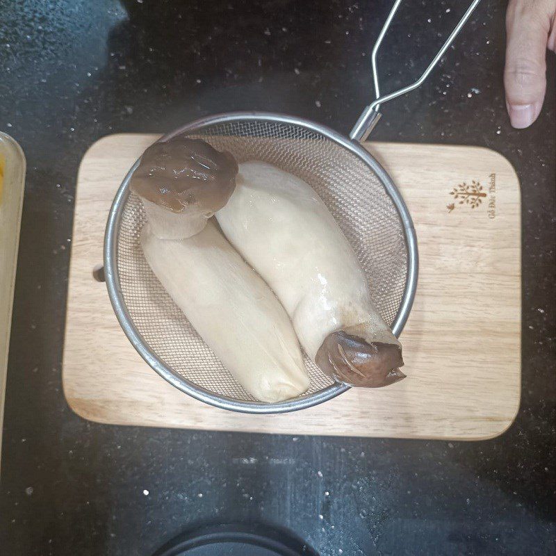 Step 1 Prepare chicken thigh mushrooms Grilled chicken thigh mushrooms using an air fryer