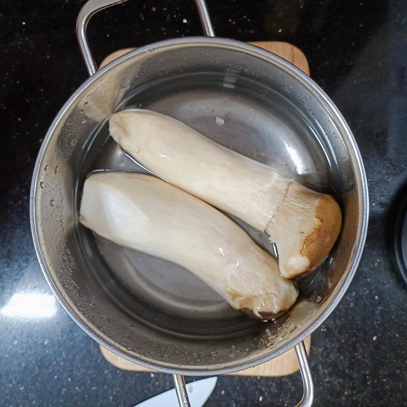 Step 1 Prepare chicken thigh mushrooms Grilled chicken thigh mushrooms using an air fryer